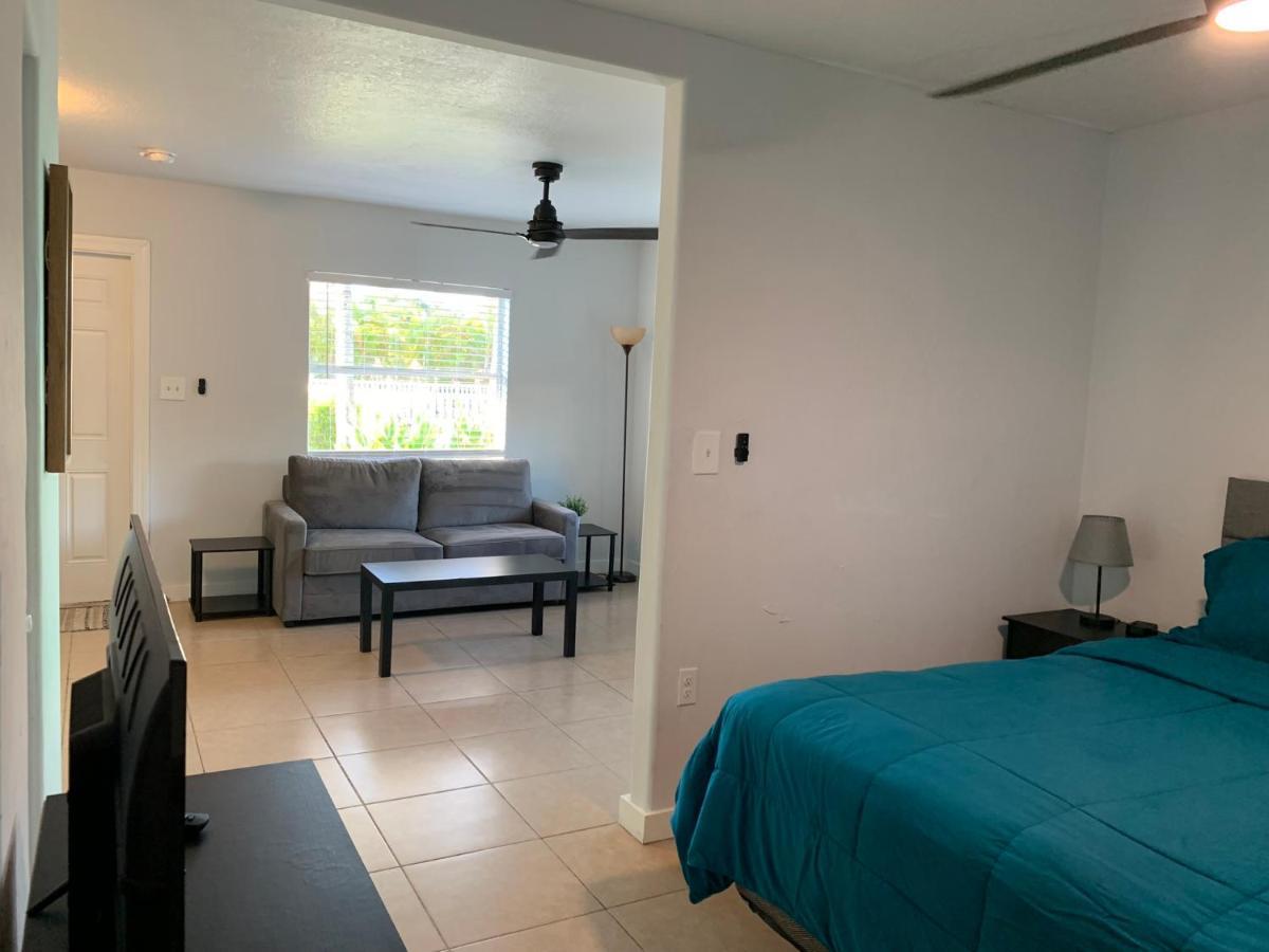 פורט מאיירס Poolside King Cottage With Kitchen - 10 Minutes To Beach! מראה חיצוני תמונה