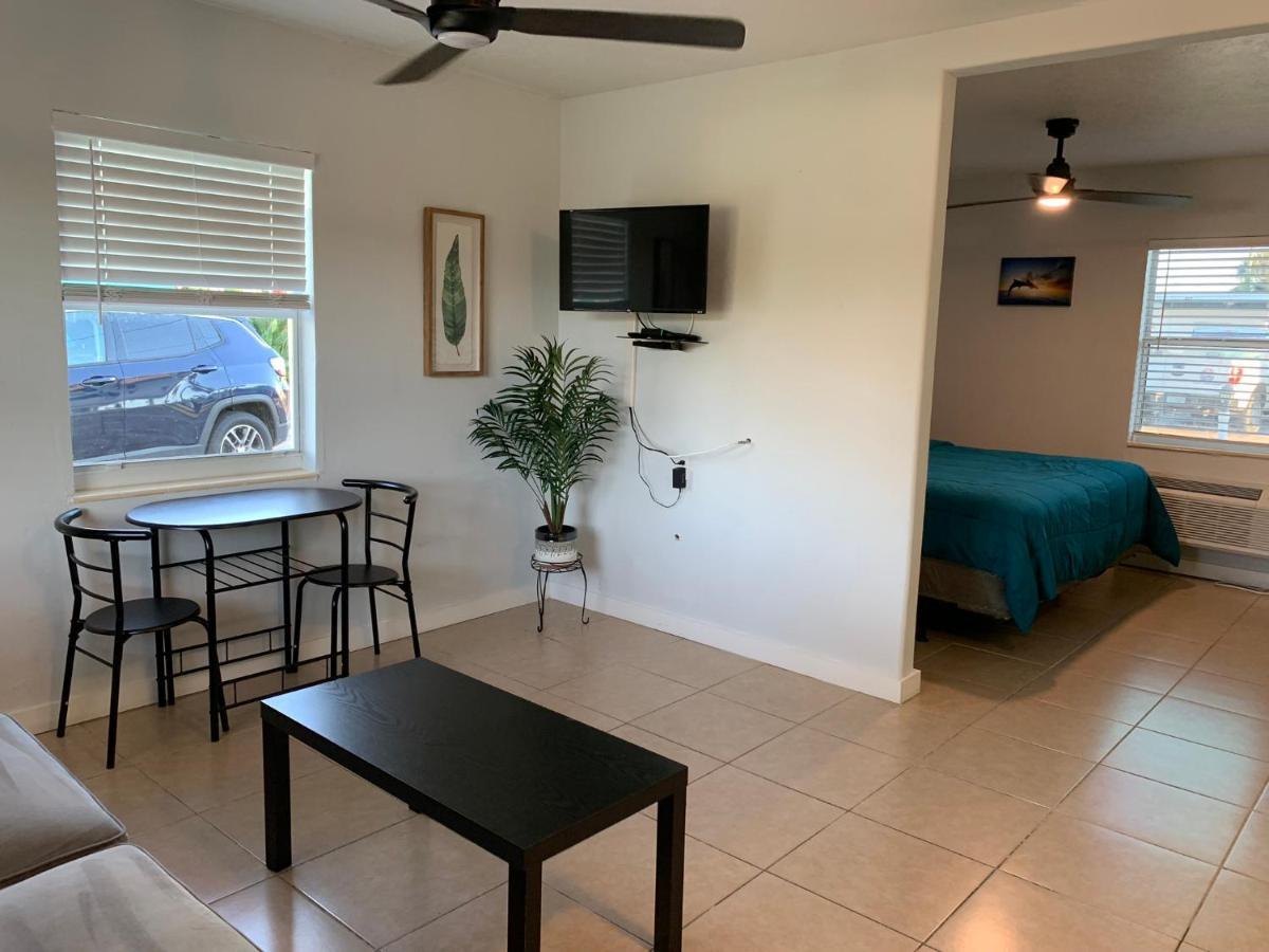 פורט מאיירס Poolside King Cottage With Kitchen - 10 Minutes To Beach! מראה חיצוני תמונה